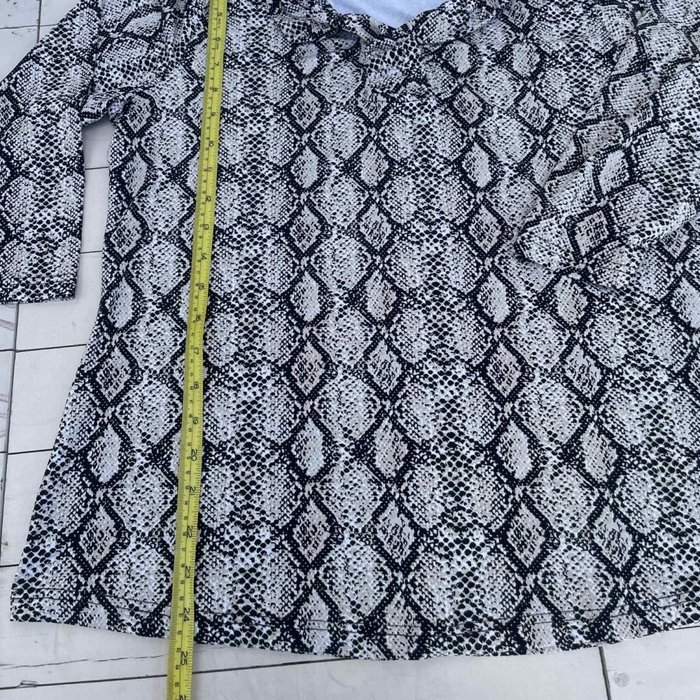 Lulu-B Black and White Snake Print Blouse - Picture 6 of 8
